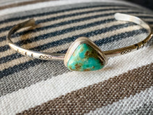 Load image into Gallery viewer, Cumpas Turquoise cuff- tri-cut stone
