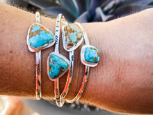 Load image into Gallery viewer, Cumpas Turquoise cuff- tri-cut stone
