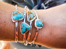 Load image into Gallery viewer, Cumpas Turquoise cuff- tri-cut stone with scalloped setting
