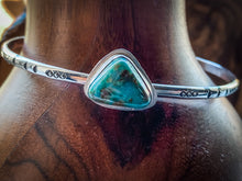 Load image into Gallery viewer, Cumpas Turquoise cuff- tri-cut stone
